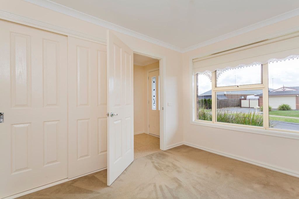 27 Roseview Way, ST ALBANS PARK VIC 3219, St Albans Park - Thumbnail 2