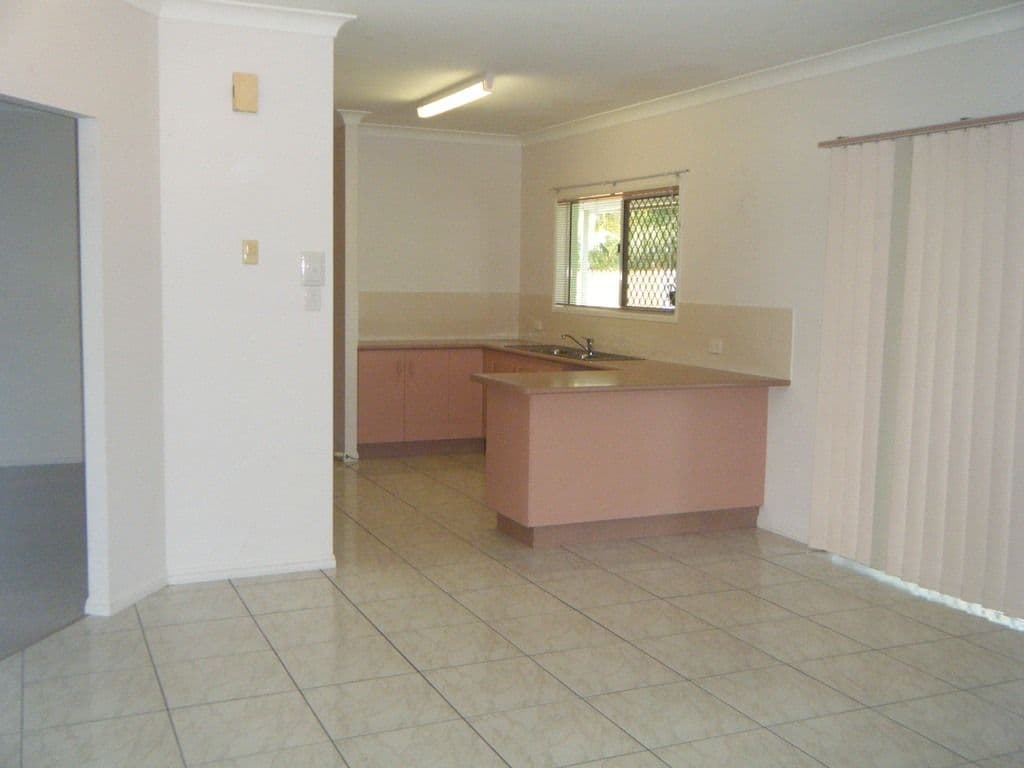 17  Feeney Avenue, RASMUSSEN QLD 4815, Rasmussen - Thumbnail 2