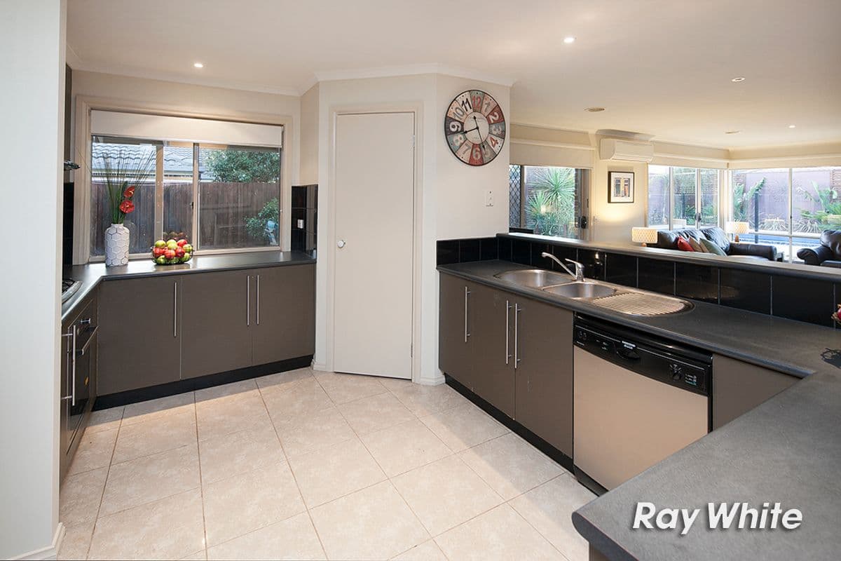 12 Huntingtower Crescent, Langwarrin VIC 3910, Langwarrin - Thumbnail 8