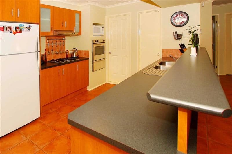 4 Parkville Terrace, TAYLORS HILL VIC 3037, Taylors Hill - Thumbnail 2