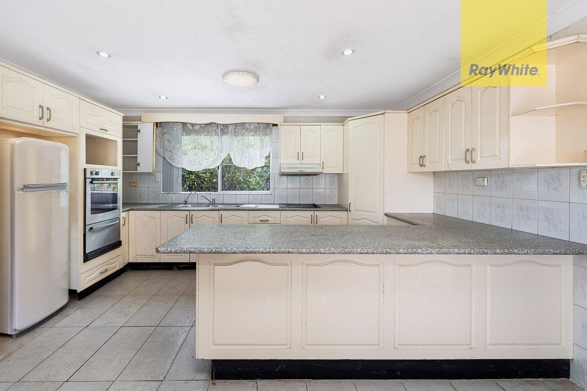 3 Lesley Avenue, Revesby NSW 2212, Revesby - Thumbnail 2