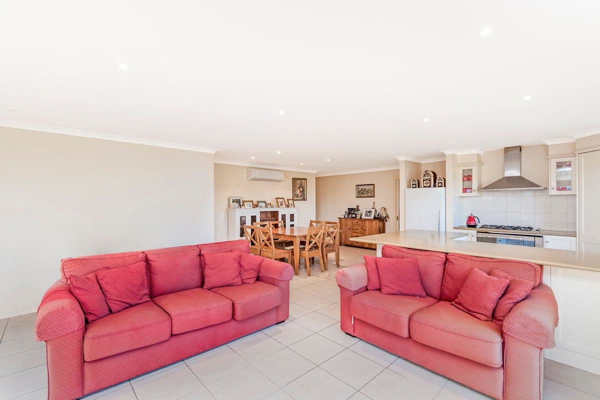 4 Walker Court, Warrnambool VIC 3280, Warrnambool - Thumbnail 3
