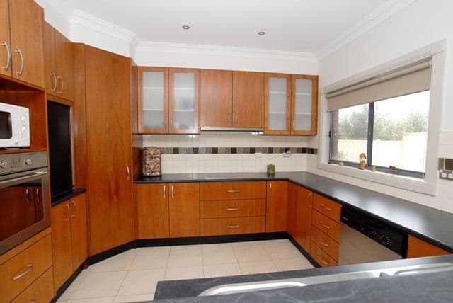 11 Treeside Drive, TARNEIT VIC 3029, Tarneit - Thumbnail 2