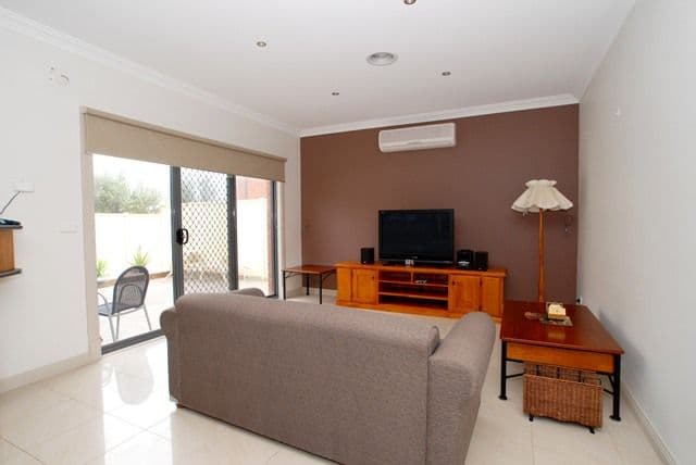 11 Treeside Drive, TARNEIT VIC 3029, Tarneit - Thumbnail 4