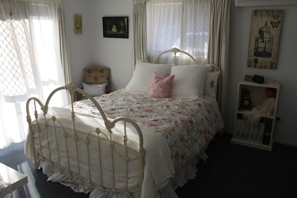 25 Bauhinia Street, Boyne Island QLD 4680, Boyne Island - Thumbnail 3