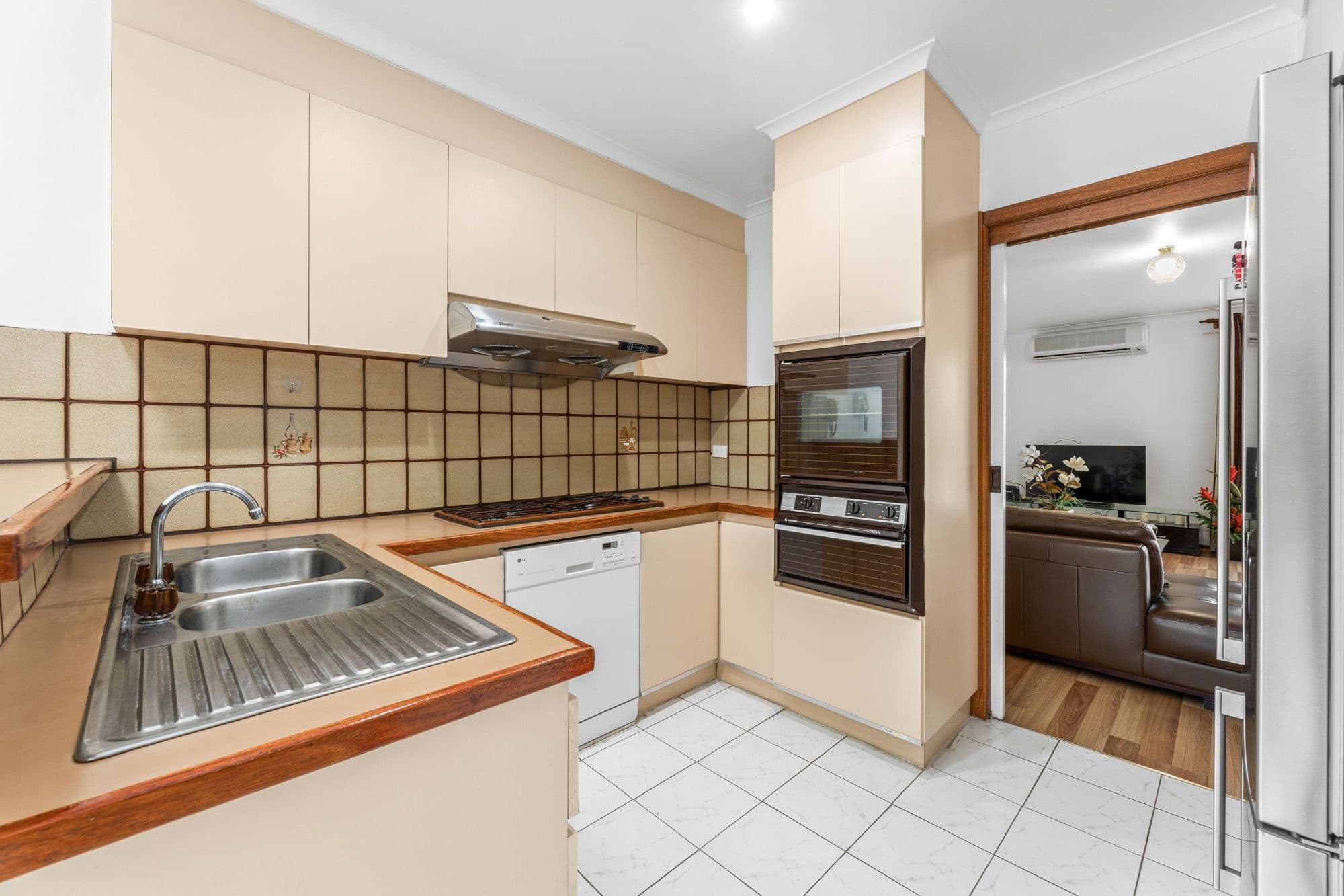 2 Chippewa Avenue, Mitcham VIC 3132, Mitcham - Thumbnail 4