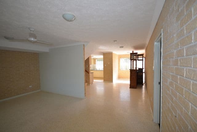 15 Coronation Avenue, Beachmere QLD 4510, Beachmere - Thumbnail 4