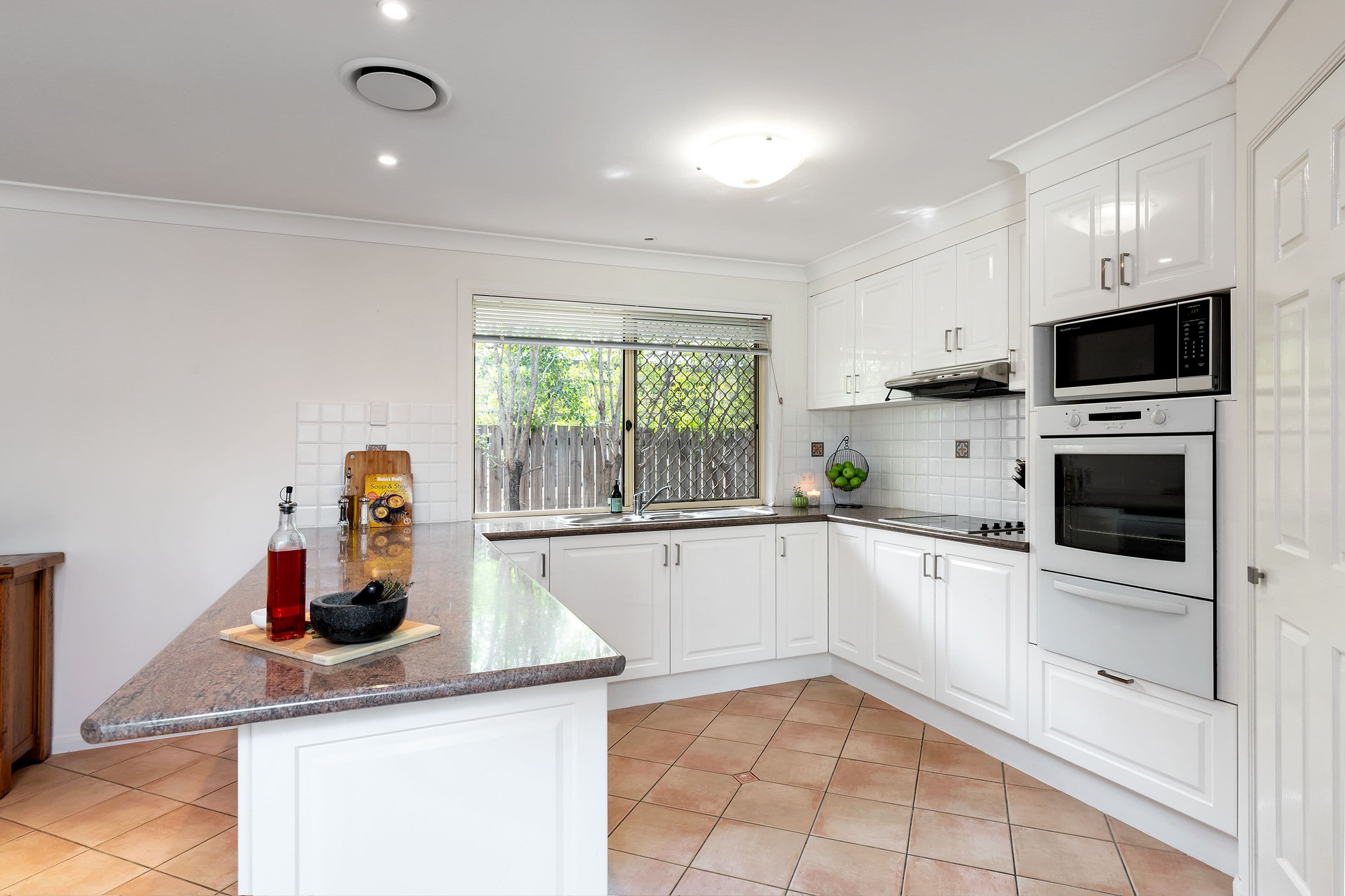 5 Granada Drive, Eatons Hill QLD 4037, Eatons Hill - Thumbnail 5