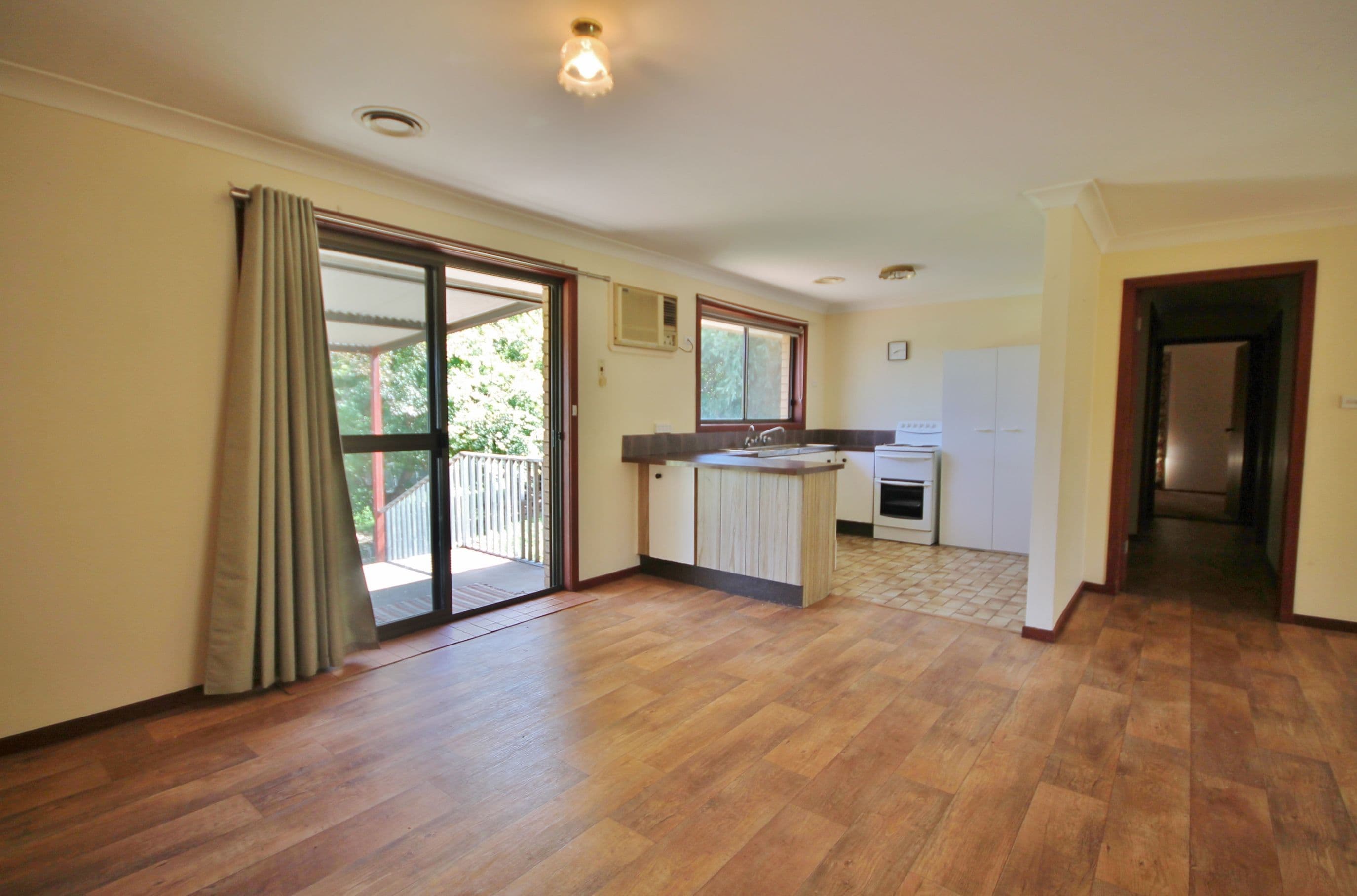 68 Blackett Avenue, Young - Thumbnail 2