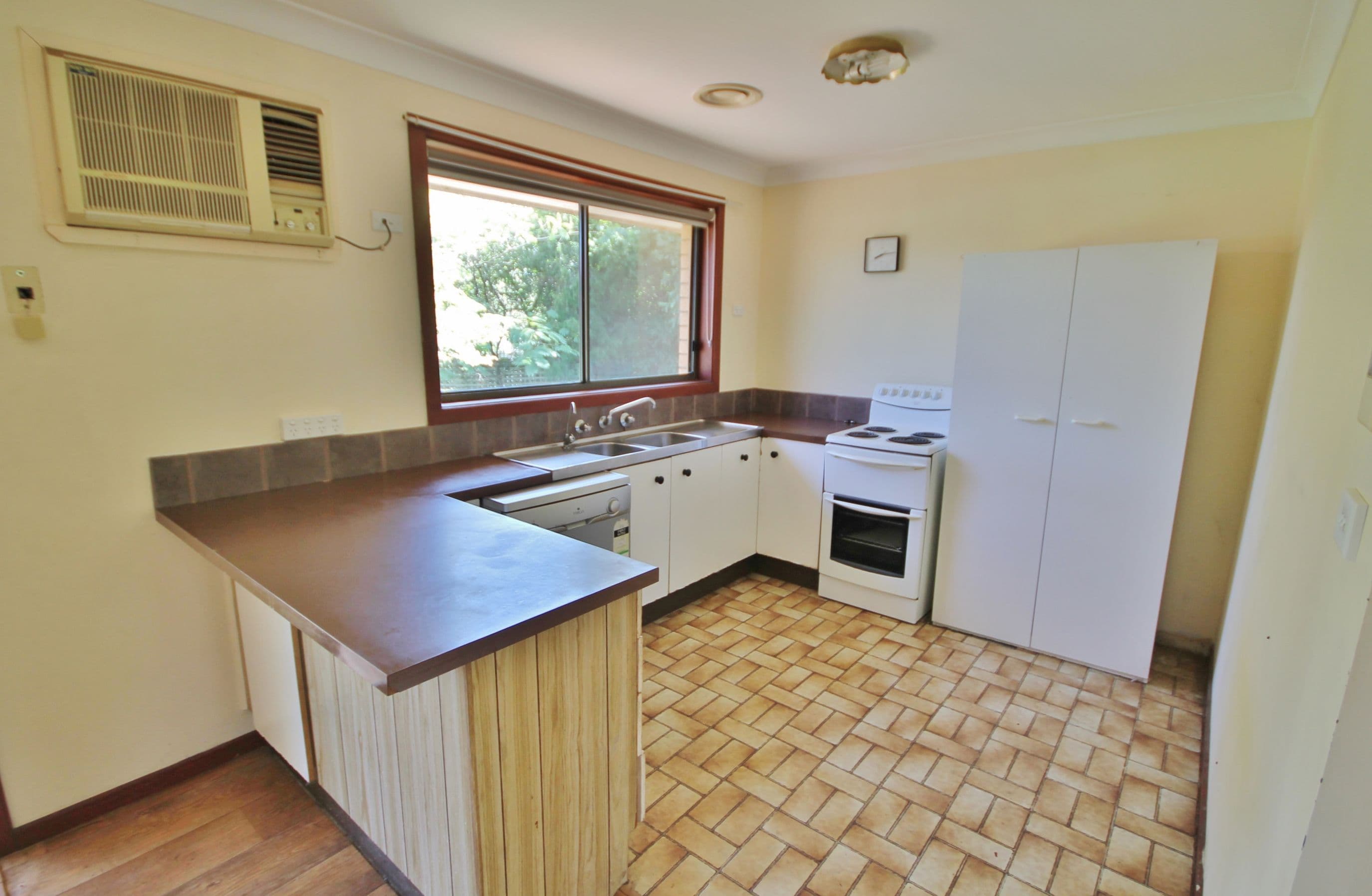 68 Blackett Avenue, Young - Thumbnail 3