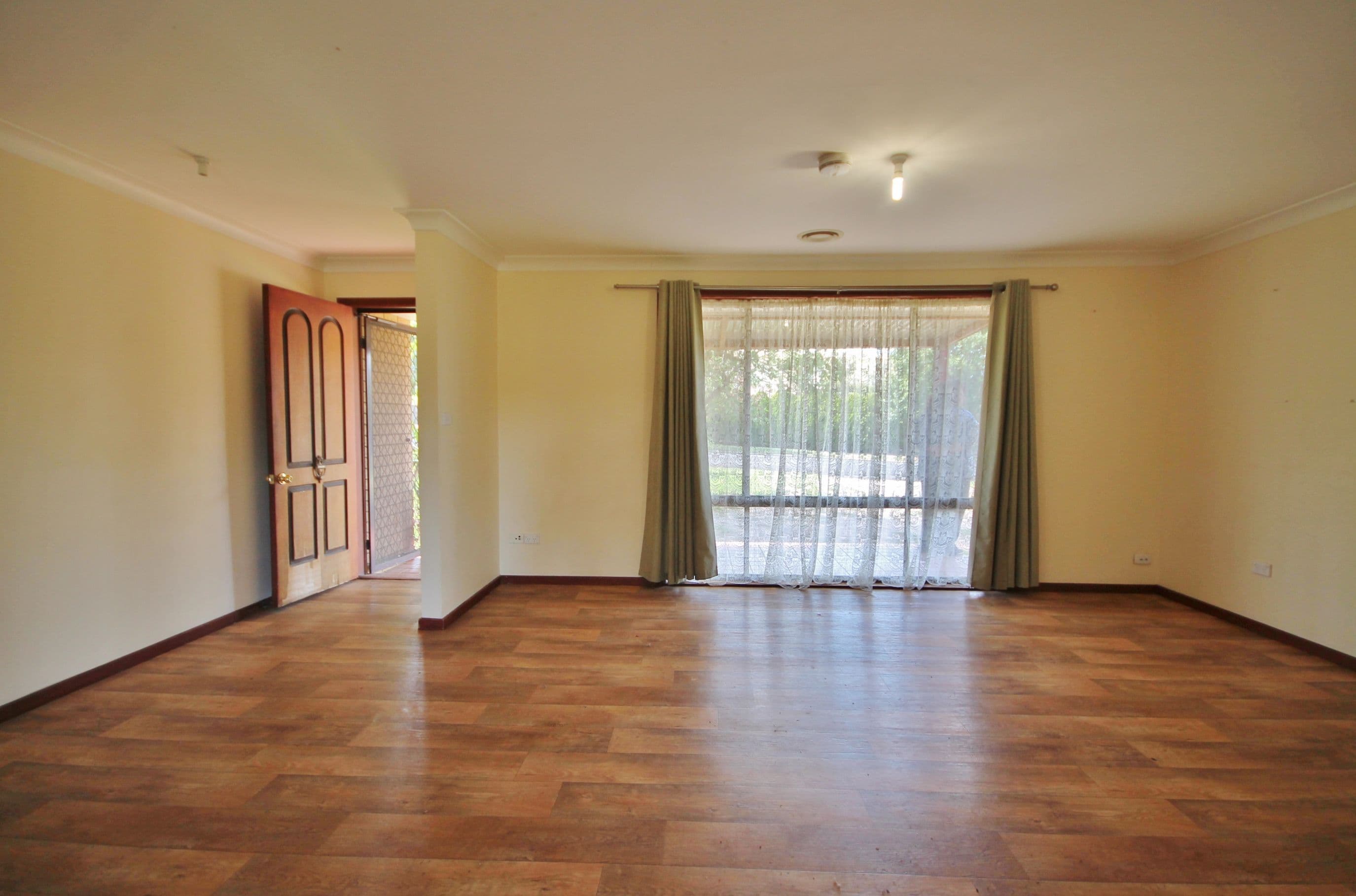 68 Blackett Avenue, Young - Thumbnail 4