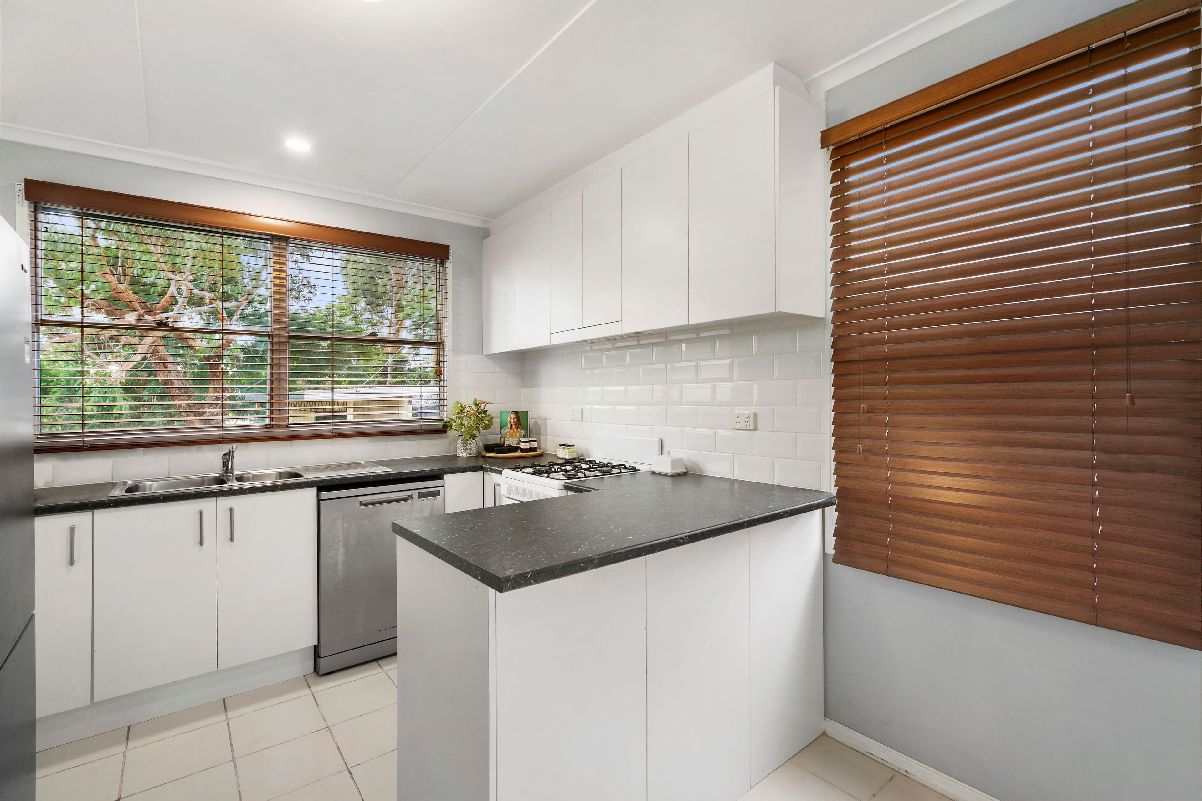 2 Hoop Court, Frankston North VIC 3200, Frankston North - Thumbnail 5