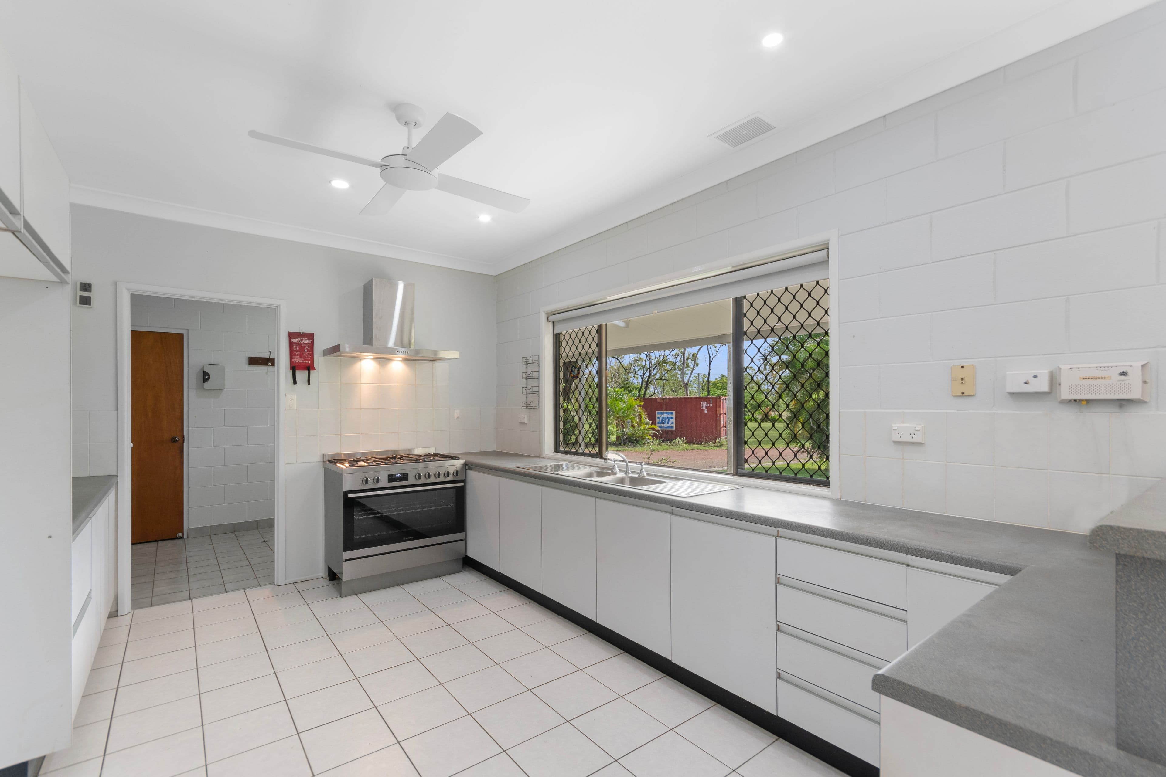 27 Benalla Road, Oak Valley QLD 4811, Oak Valley - Thumbnail 4