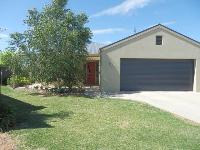 11 Caroline Court, ECHUCA VIC 3564, Echuca - Image 1