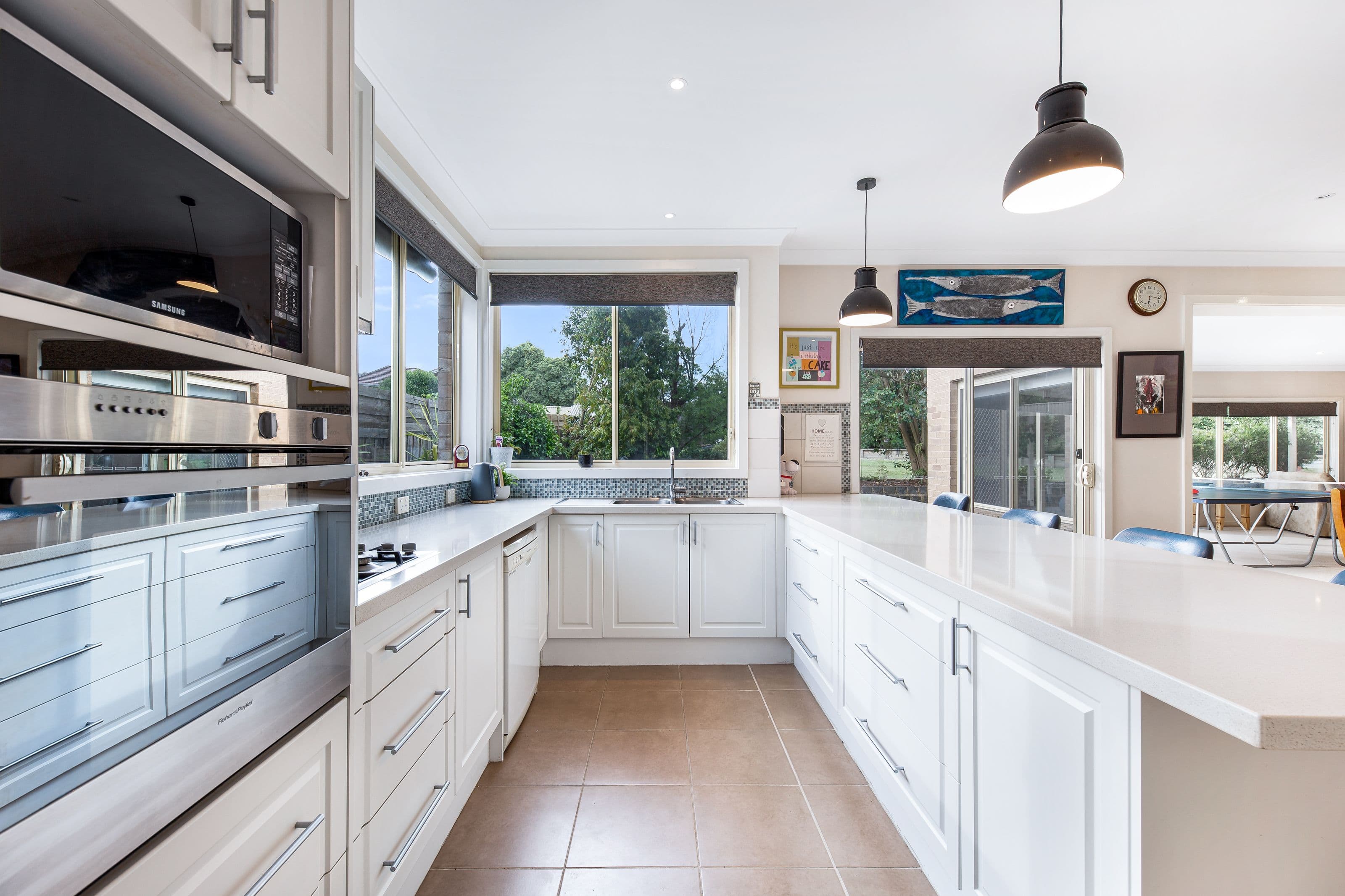 4 Rowland Court, Glen Waverley VIC 3150, Glen Waverley - Thumbnail 2