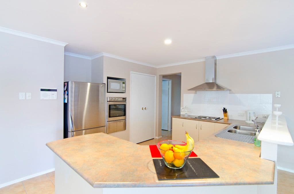 12 Ardisia Court, BURLEIGH HEADS QLD 4220, Burleigh Heads - Thumbnail 3