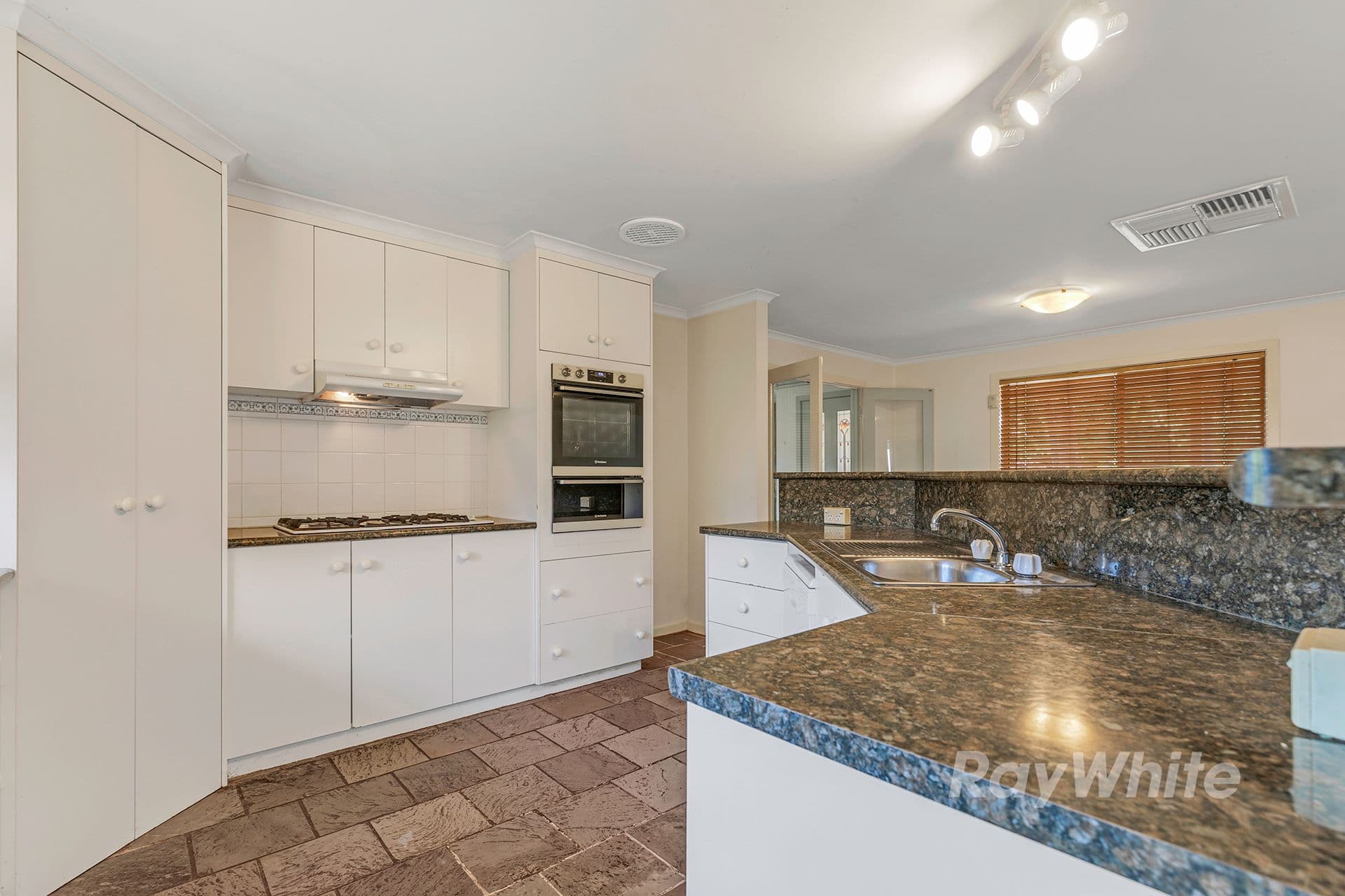 12 Rob Roy Court, Echuca VIC 3564, Echuca - Thumbnail 6