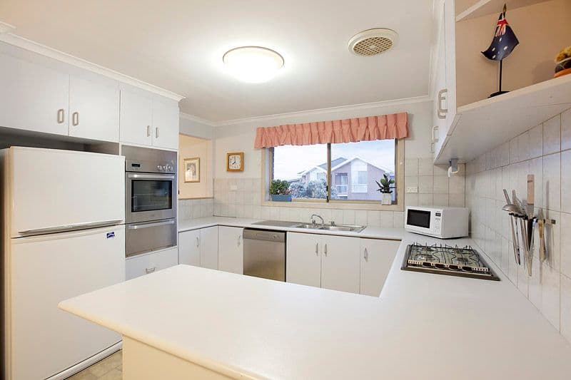 12 Newington Parade, CHELSEA VIC 3196, Chelsea - Thumbnail 2