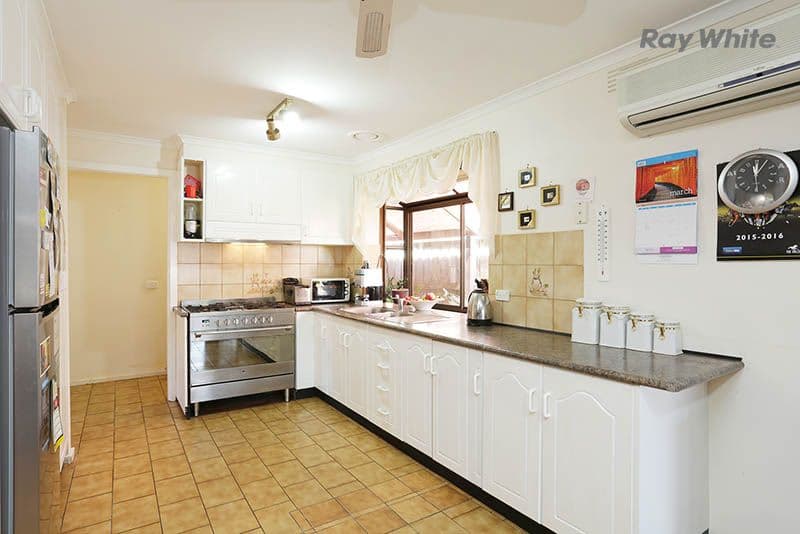 3 Roach Drive, Altona Meadows VIC 3028, Altona Meadows - Thumbnail 2