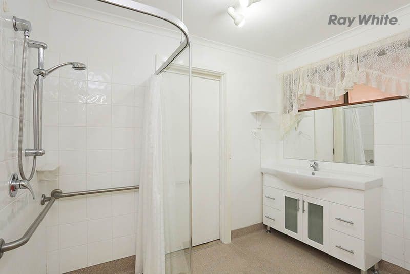 3 Roach Drive, Altona Meadows VIC 3028, Altona Meadows - Thumbnail 4