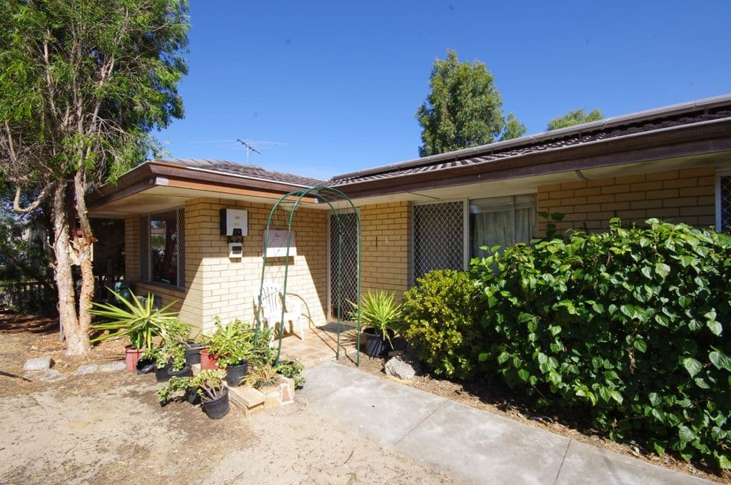 24 Montrose Avenue, Girrawheen WA 6064, Girrawheen - Thumbnail 2