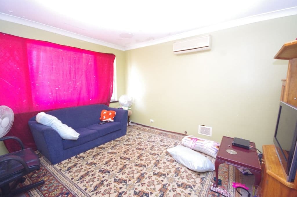 24 Montrose Avenue, Girrawheen WA 6064, Girrawheen - Thumbnail 3