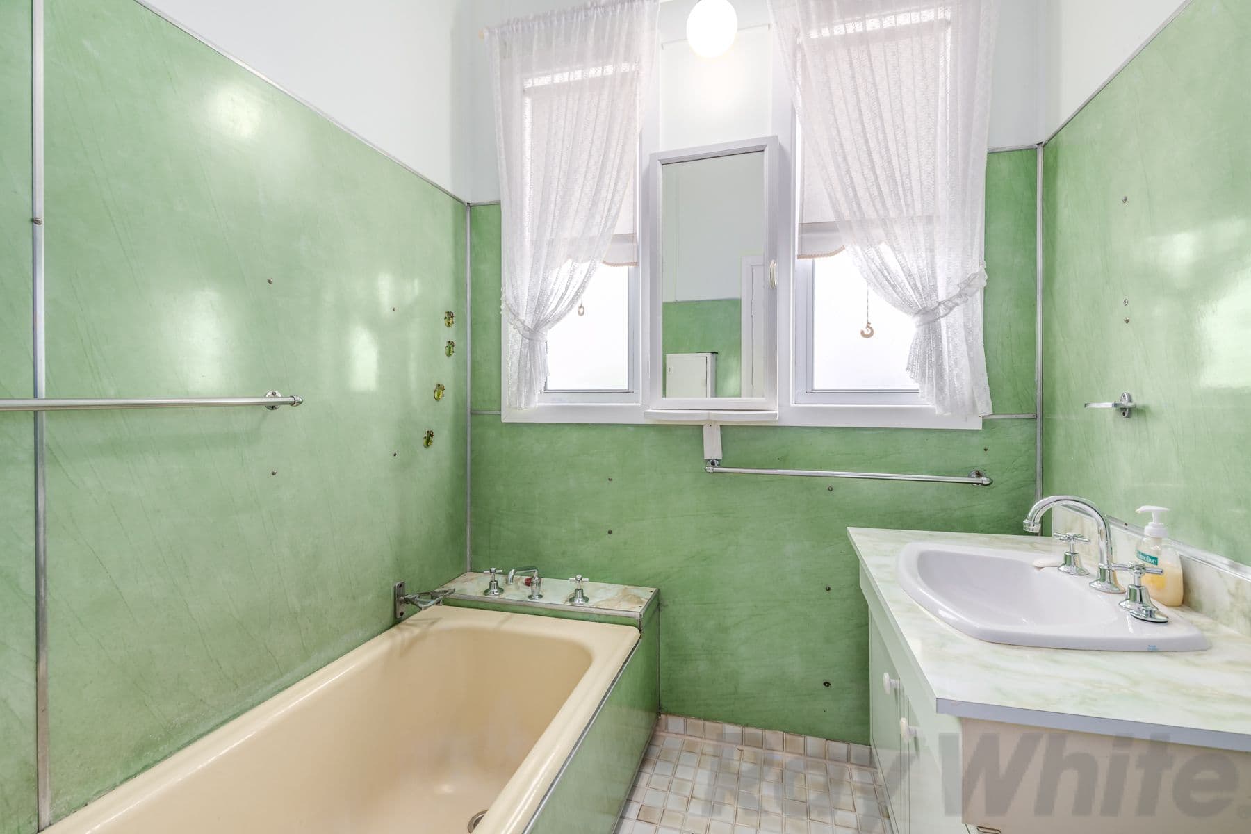 16 Gosford Street, Awaba - Thumbnail 8