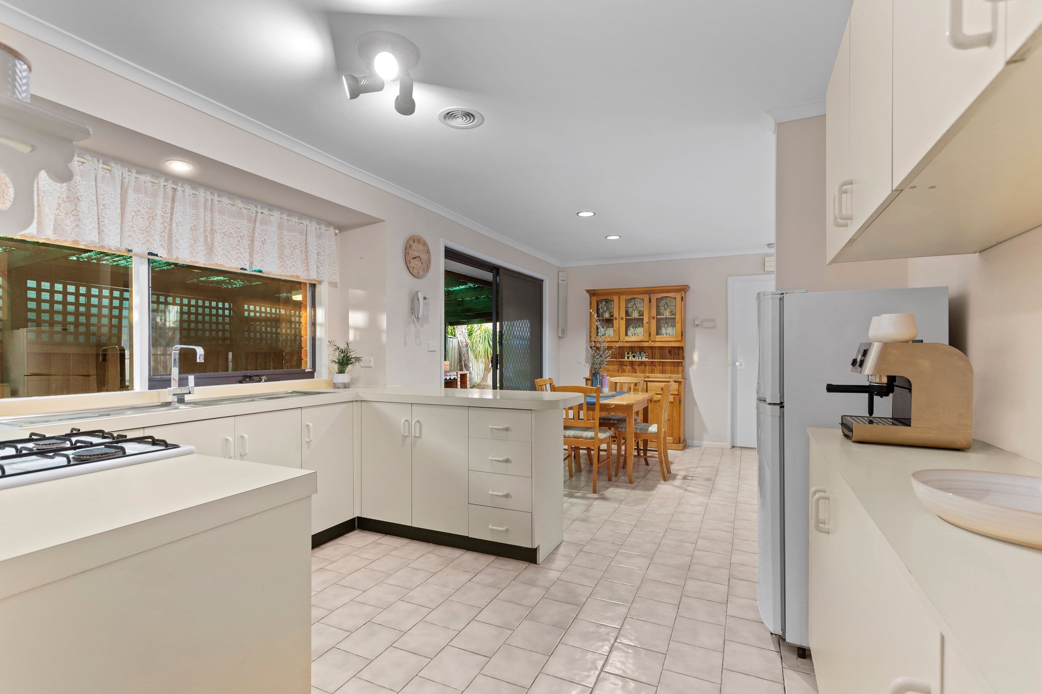 2 Tenby Court, Craigieburn VIC 3064, Craigieburn - Thumbnail 6