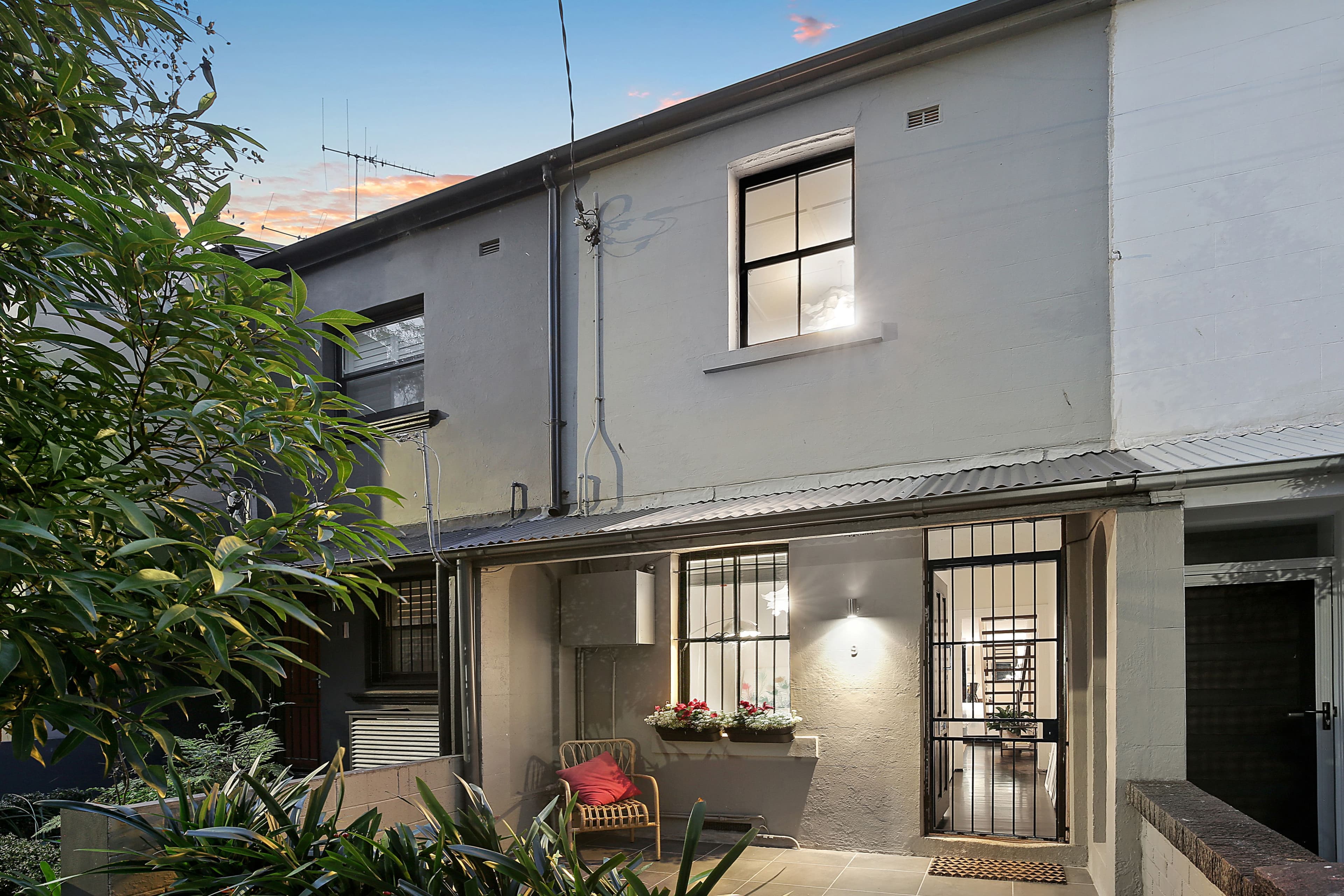 9 Sloane Street, Newtown - Thumbnail 2
