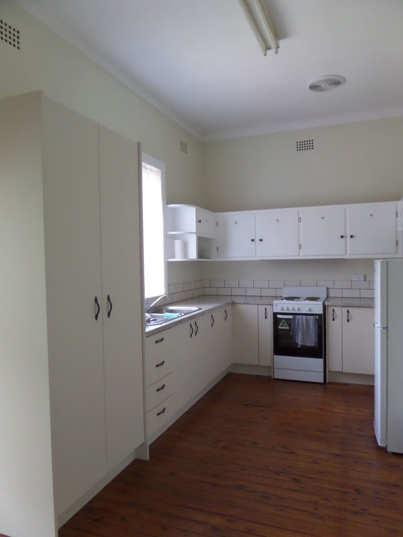 146 Larmer Street, Narrandera - Thumbnail 7