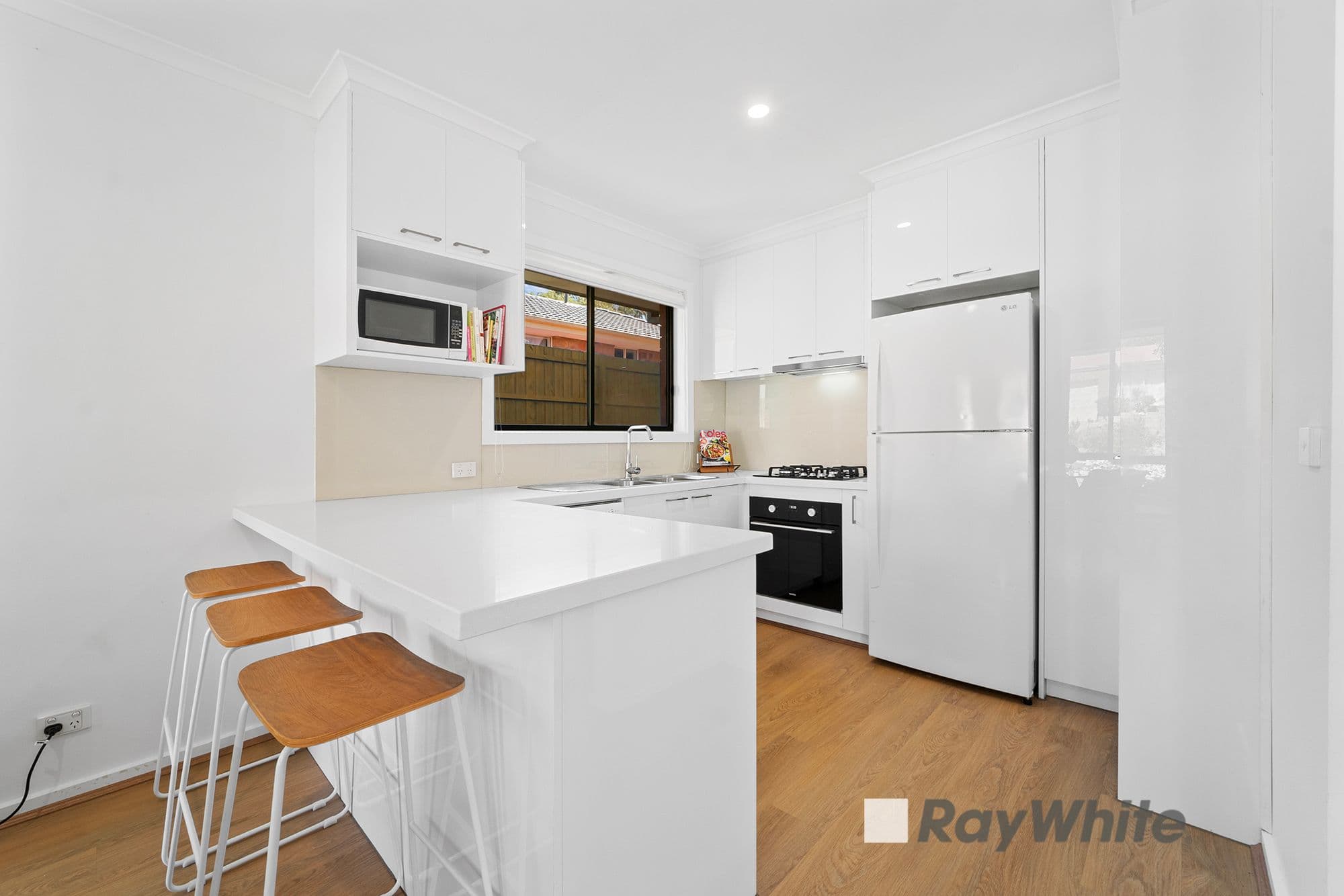 15 Redwood Avenue, Hampton Park VIC 3976, Hampton Park - Thumbnail 2