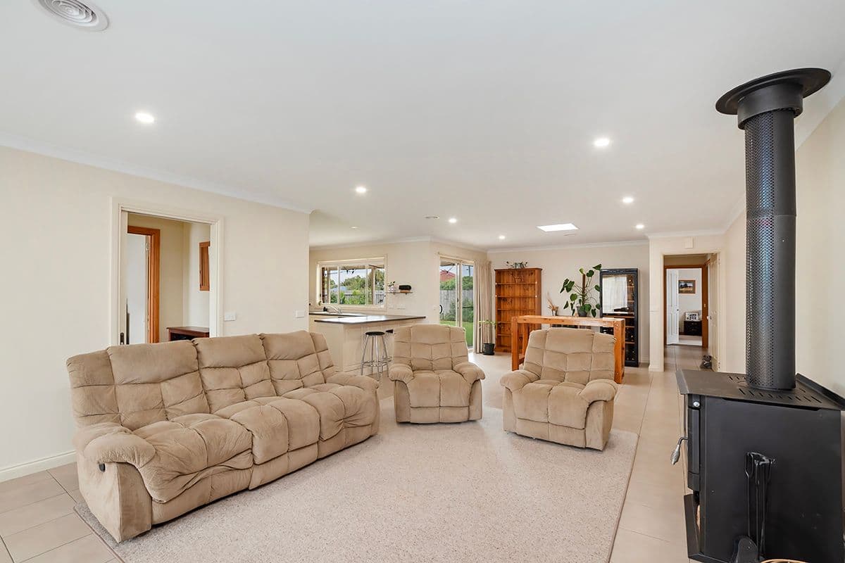 31 McPherson Crescent, Warrnambool VIC 3280, Warrnambool - Thumbnail 2