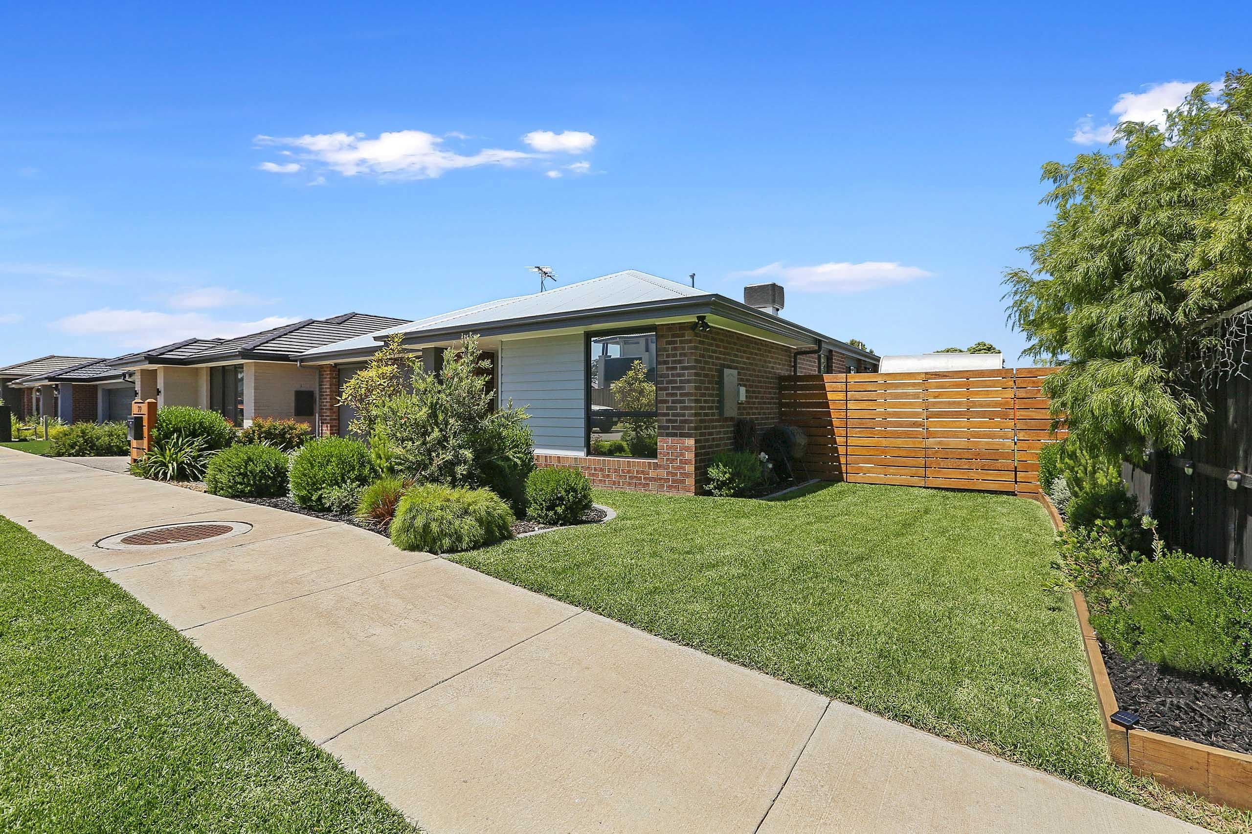 23 Bendigo Circuit, Caroline Springs - Thumbnail 2