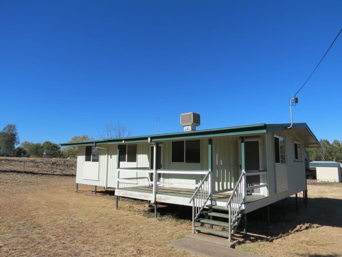 11 Zamia Street, SPRINGSURE QLD 4722, Springsure - Thumbnail 2