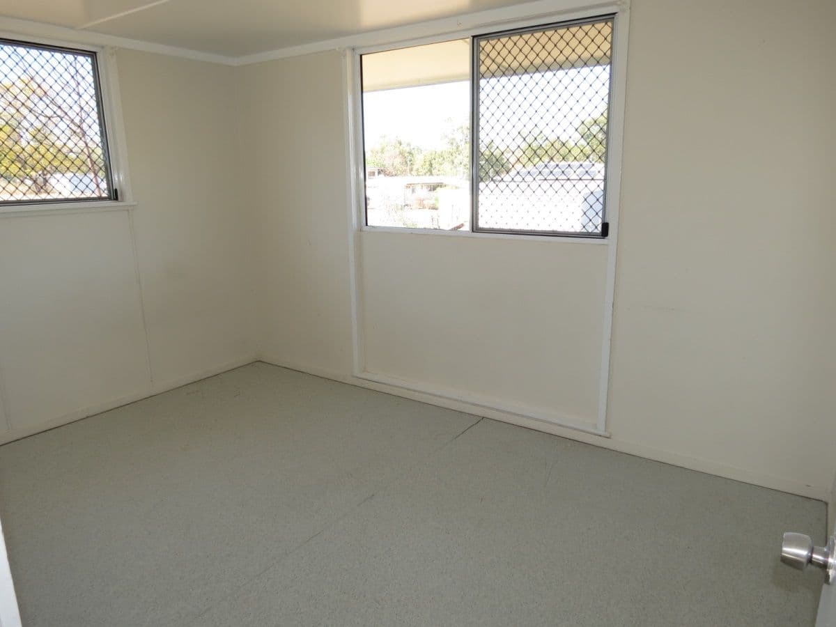 11 Zamia Street, SPRINGSURE QLD 4722, Springsure - Thumbnail 5