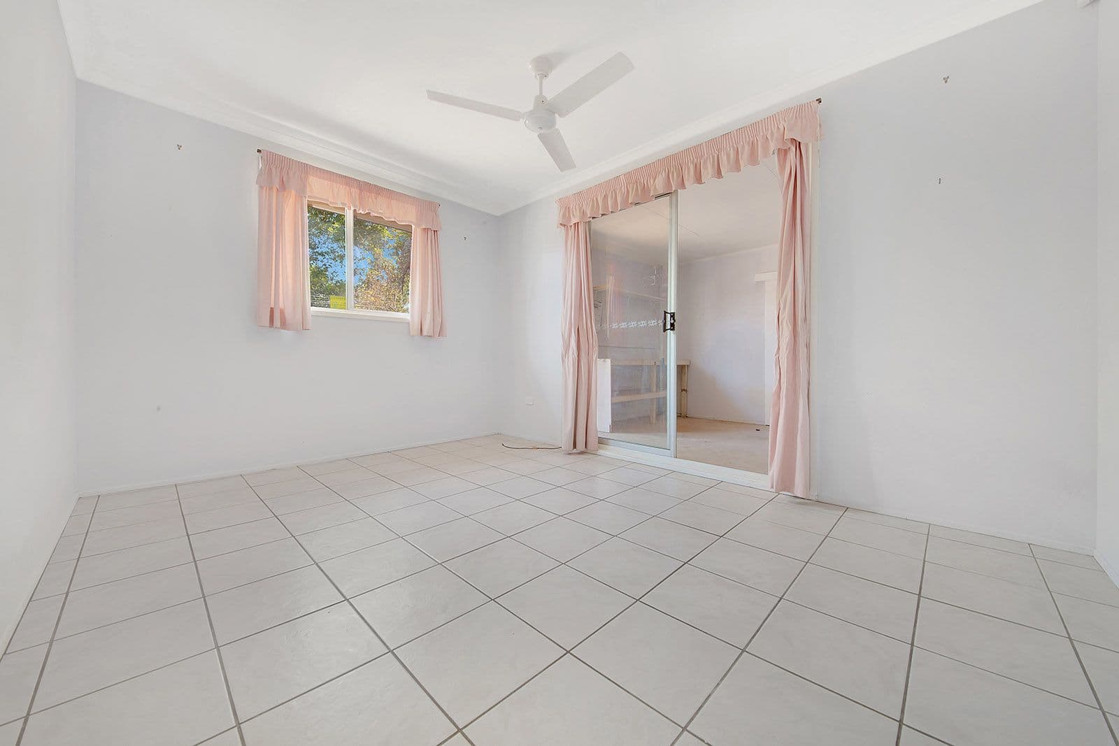 43 Rossella Street, West Gladstone QLD 4680, West Gladstone - Thumbnail 6