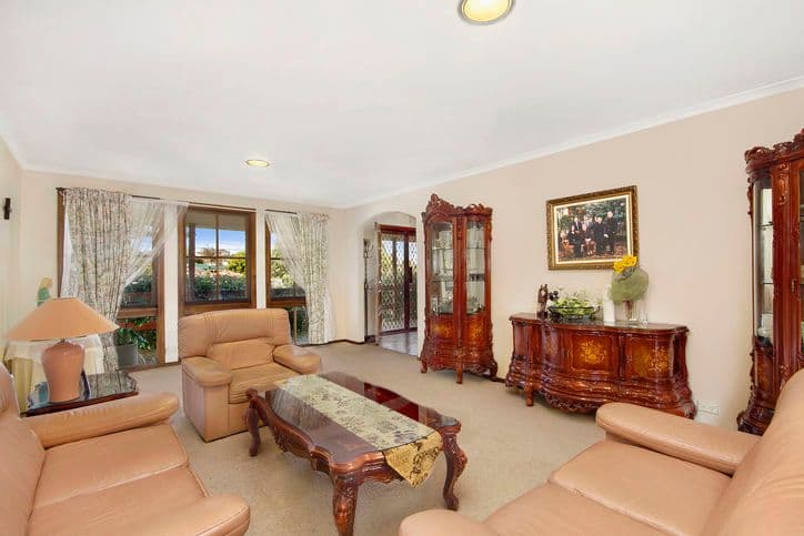 35 Koolkuna Avenue, DONCASTER VIC 3108, Doncaster - Thumbnail 2