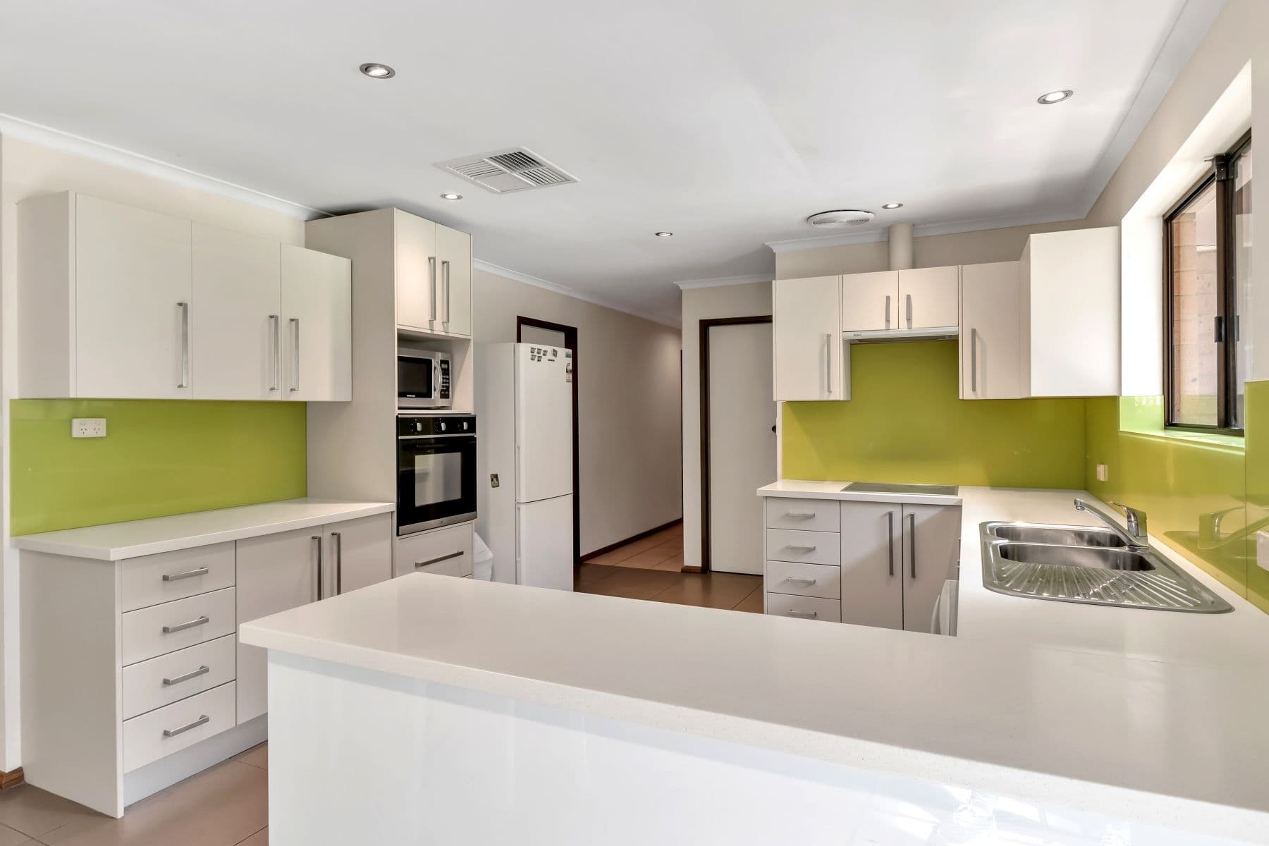 8 Nannigai Drive, Hallett Cove SA 5158, Hallett Cove - Thumbnail 5