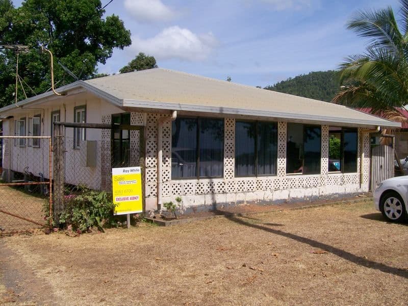 11 Esplanade, FLYING FISH POINT QLD 4860, Flying Fish Point - Thumbnail 2