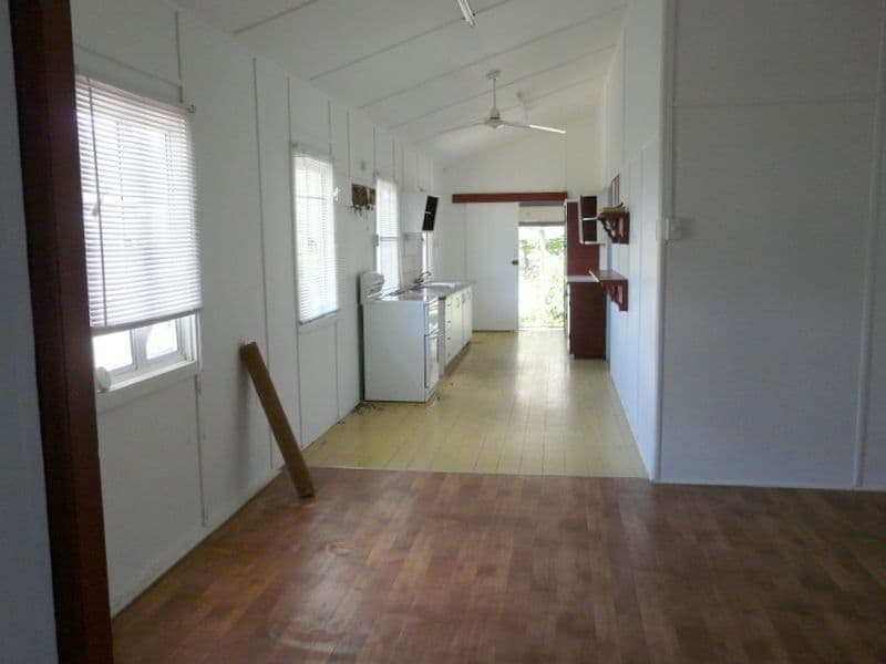 11 Esplanade, FLYING FISH POINT QLD 4860, Flying Fish Point - Thumbnail 8