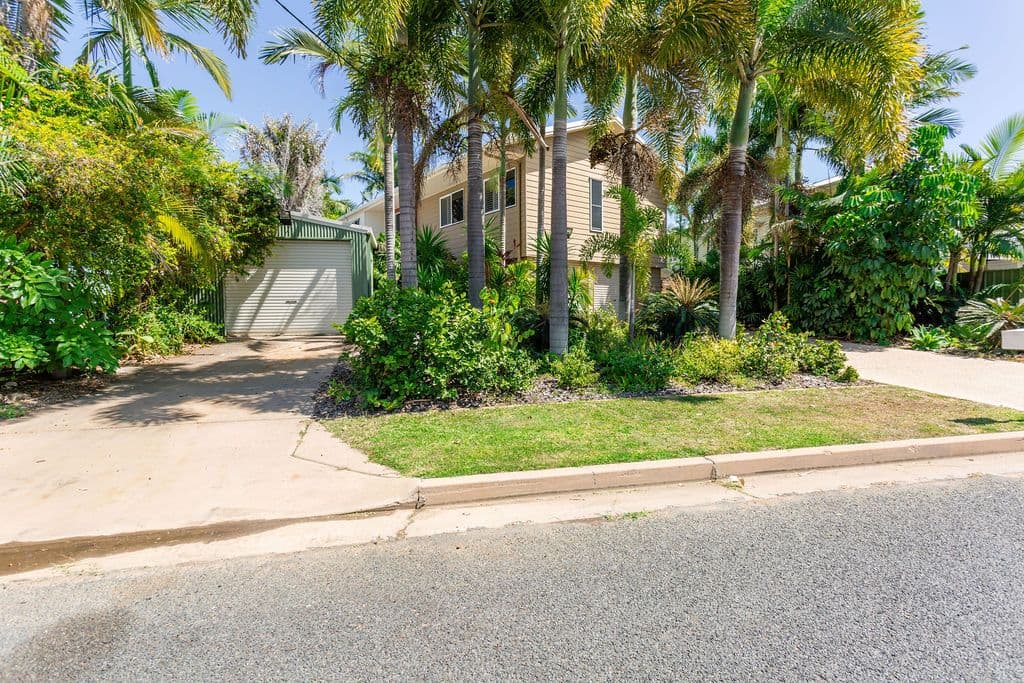 31 Colleen Avenue, Emerald QLD 4720, Emerald - Thumbnail 2