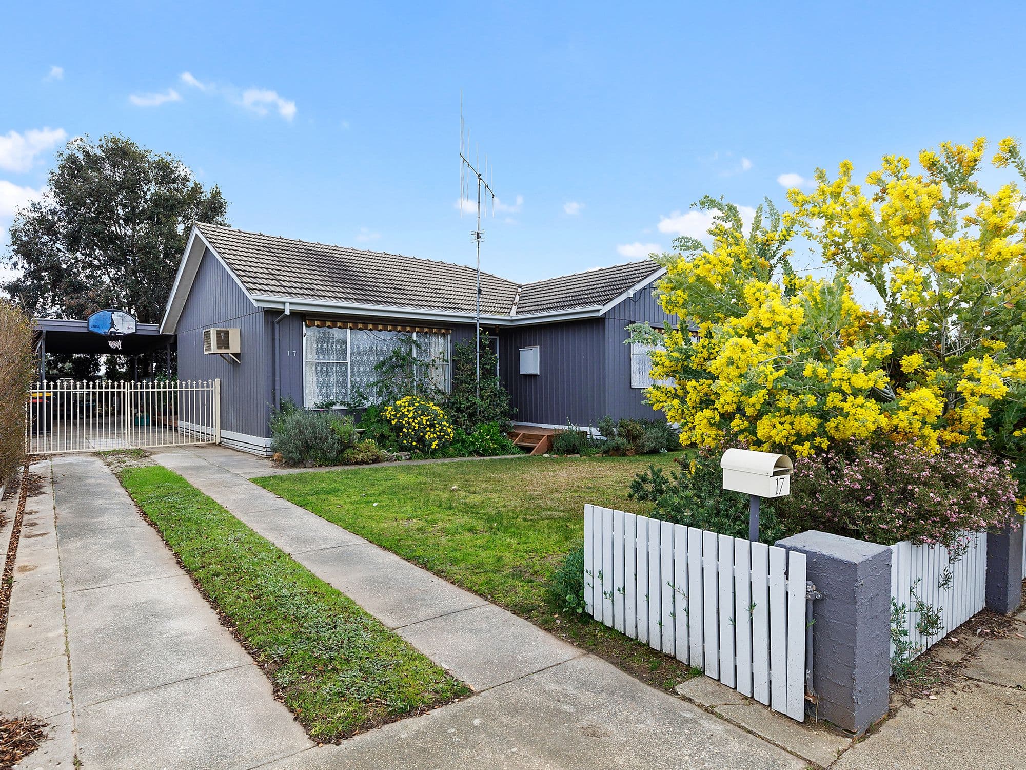 17 Howe Street, Seymour VIC 3660, Seymour - Thumbnail 2