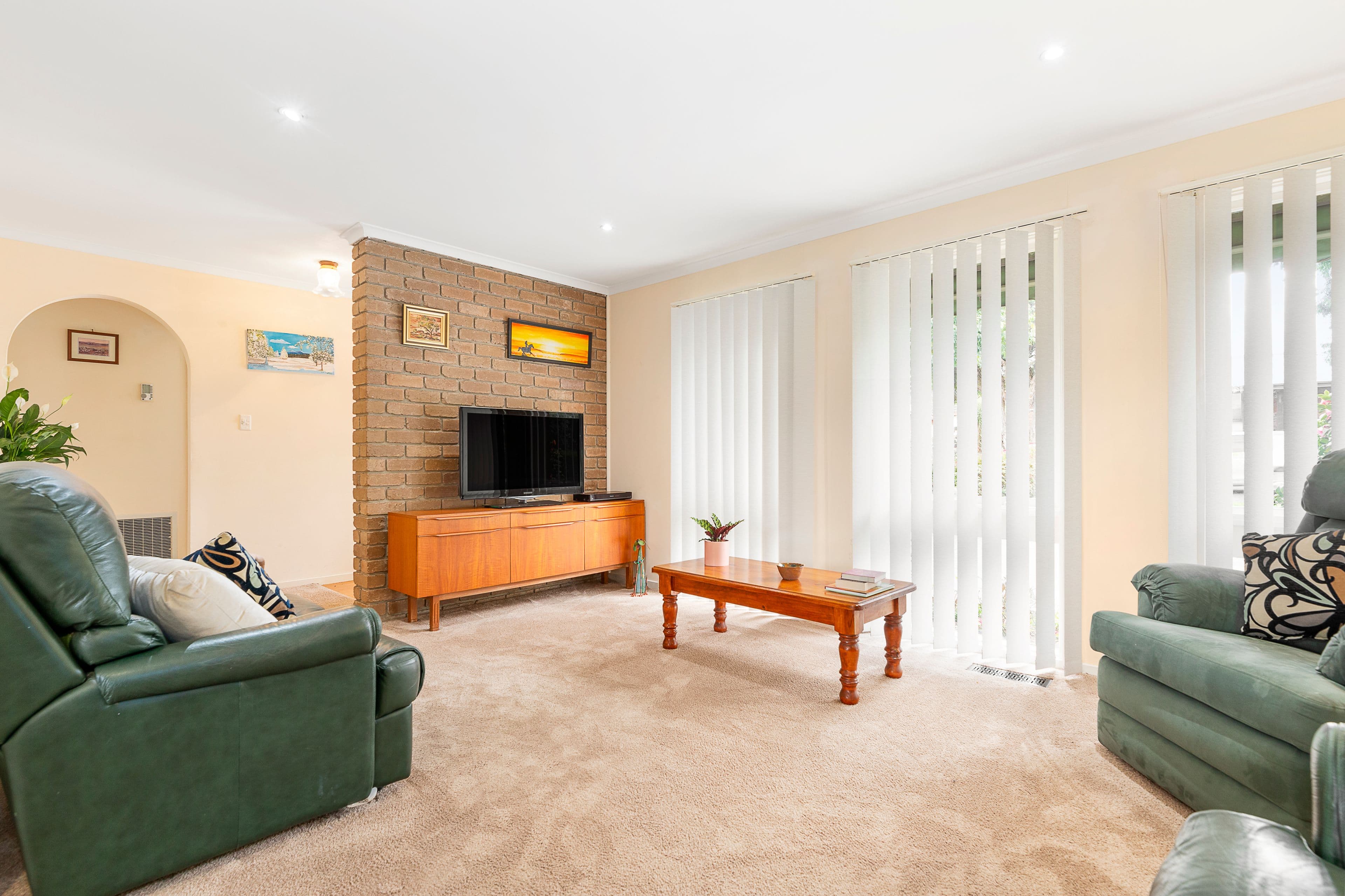 6 Carol Street, Scoresby VIC 3179, Scoresby - Thumbnail 2