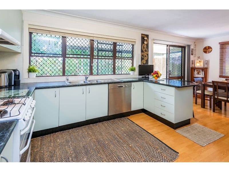 15 Cresthaven  Drive, Mansfield QLD 4122, Mansfield - Thumbnail 5
