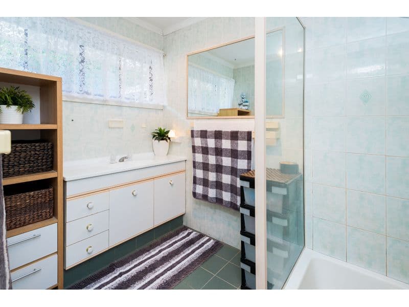 15 Cresthaven  Drive, Mansfield QLD 4122, Mansfield - Thumbnail 8