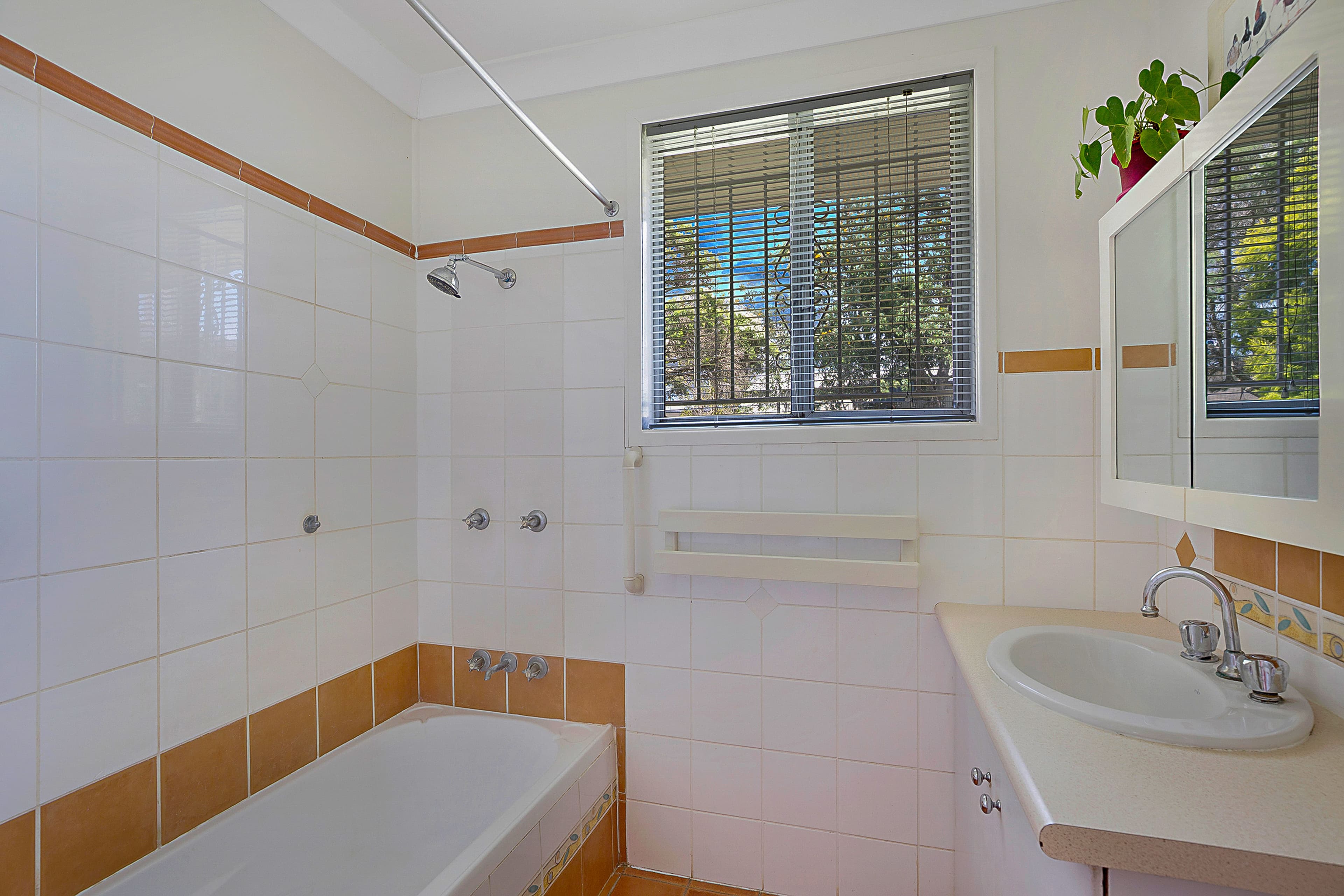 10 Camden Street, Harristown QLD 4350, Harristown - Thumbnail 4