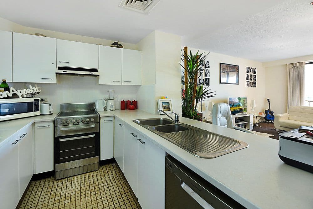 11 Hanlan Street, Surfers Paradise QLD 4217, Surfers Paradise - Thumbnail 5