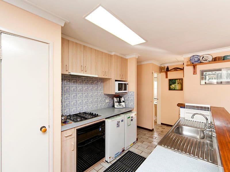 37 Gumnut Crescent, SAFETY BAY WA 6169, Safety Bay - Thumbnail 4