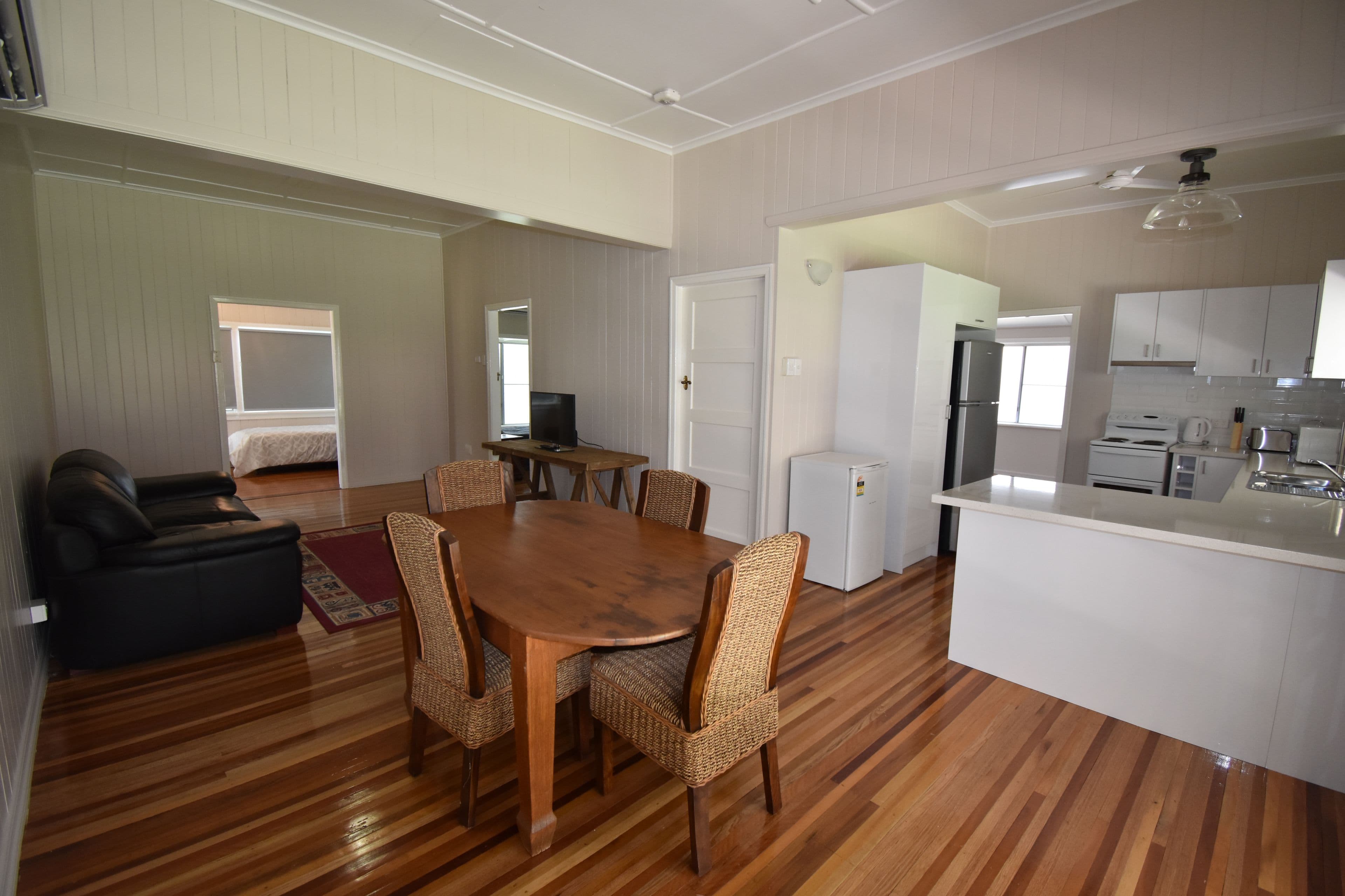 128 Cassowary Street, Longreach QLD 4730, Longreach - Thumbnail 3