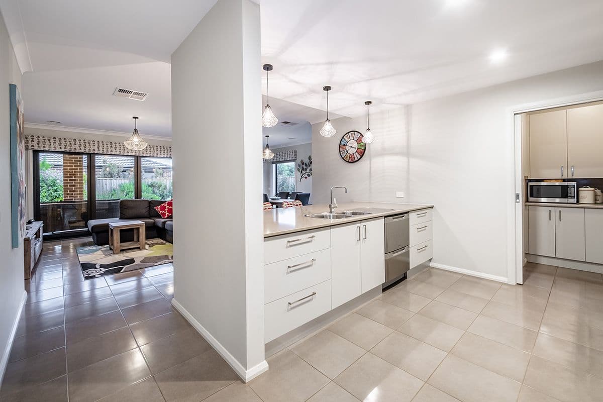 19 Union Street, Clyde North VIC 3978, Clyde North - Thumbnail 4